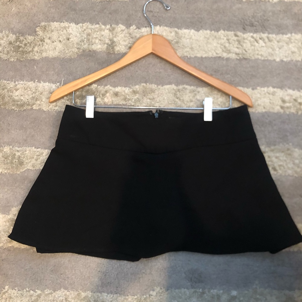 Black skort